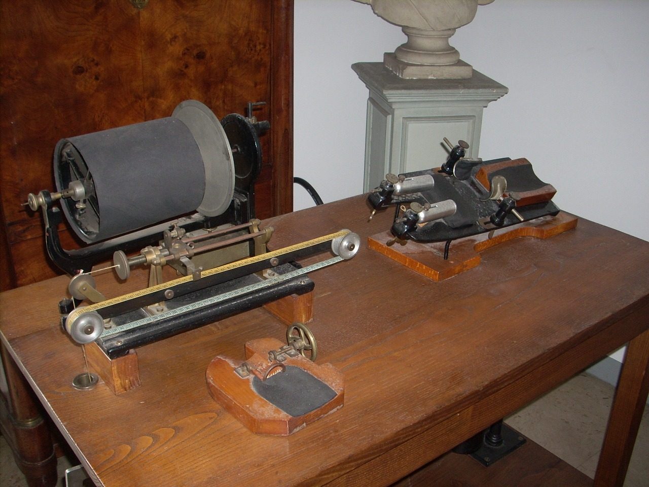Angelo Mosso s ergograph, Accademia di Medicina, Turin, Italy - 03.JPG